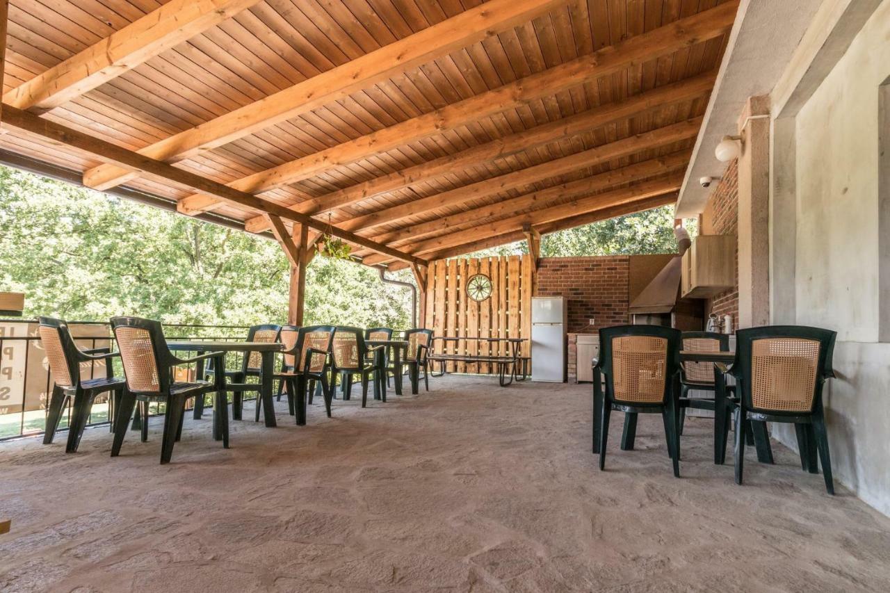 Restaurace Penzion Pod Sumarnikem Tvarozna Lhota المظهر الخارجي الصورة