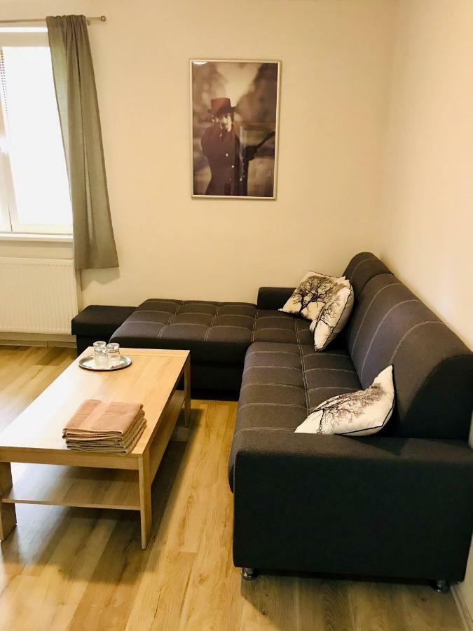Restaurace Penzion Pod Sumarnikem Tvarozna Lhota المظهر الخارجي الصورة
