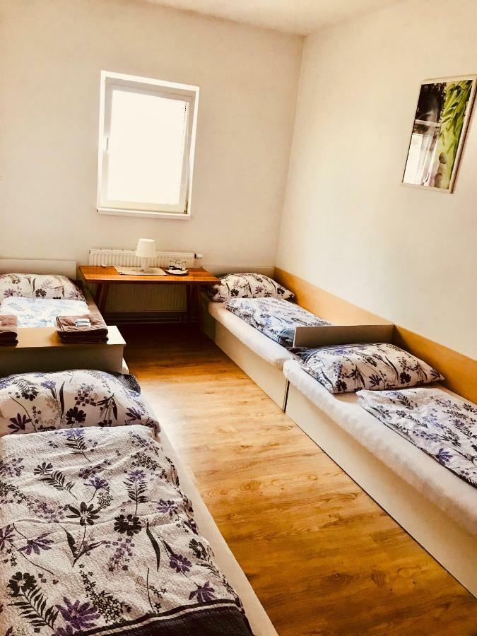 Restaurace Penzion Pod Sumarnikem Tvarozna Lhota المظهر الخارجي الصورة