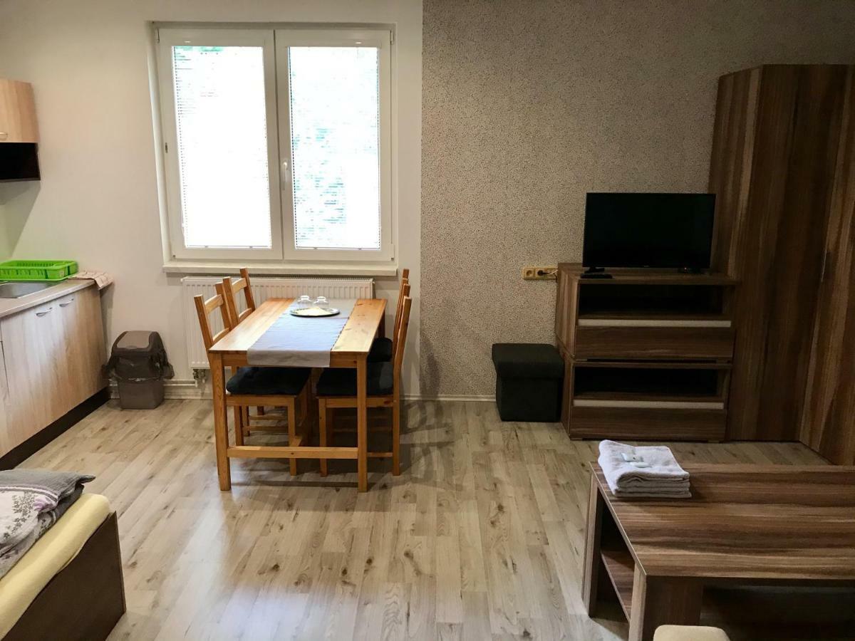 Restaurace Penzion Pod Sumarnikem Tvarozna Lhota المظهر الخارجي الصورة